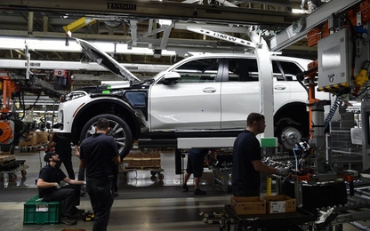 Hàng nóng BMW X7 hoàn toàn mới lộ diện trong nhà máy