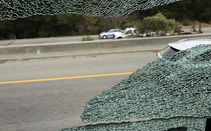 Một loạt xe buýt chở nhân viên Apple và Google bị tấn công