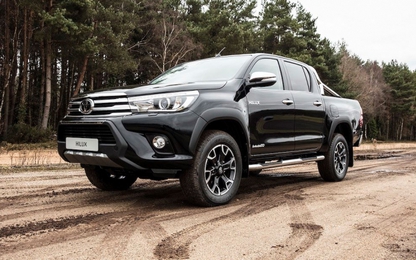 Toyota Hilux bản kỷ niệm 50 năm có gì đặc biệt?