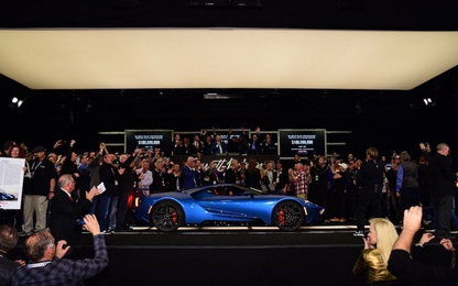 Chưa “bóc tem”, cặp xe Ford hàng độc chốt giá gần 65 tỷ