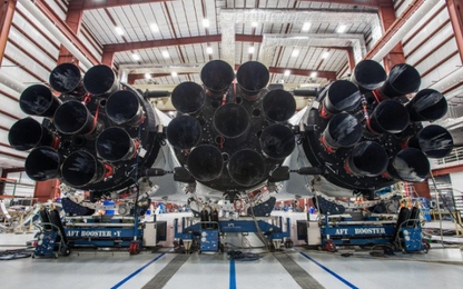 Tên lửa mạnh nhất thế giới của SpaceX khai hỏa 27 động cơ