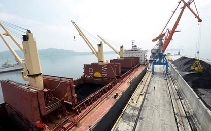 Sân Mỹ Đình quá tải trong trận chung kết, nhiều người bị thương