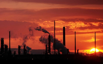 Giá dầu giảm do lo ngại nguồn cung Mỹ tăng