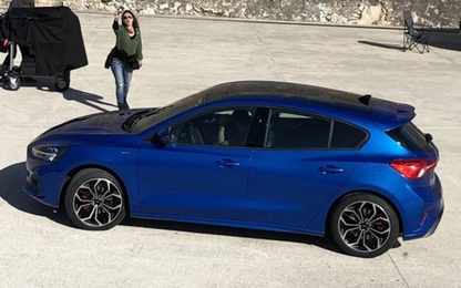 Ford Focus thế hệ mới lần đầu lộ diện nguyên hình