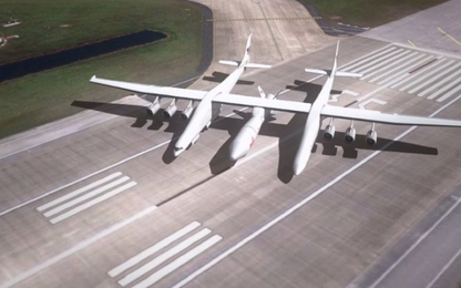 Máy bay sải cánh lớn nhất đạt tốc độ 74km/h trên đường băng