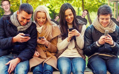 Mark Zuckerberg vạ miệng tiết lộ Facebook đang theo dõi tin nhắn trên Messenger