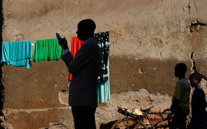 Quốc gia đầu tiên chuẩn bị đánh thuế người dùng Facebook, Twitter