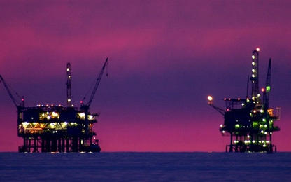 Giá dầu lùi khỏi đỉnh 3 năm rưỡi