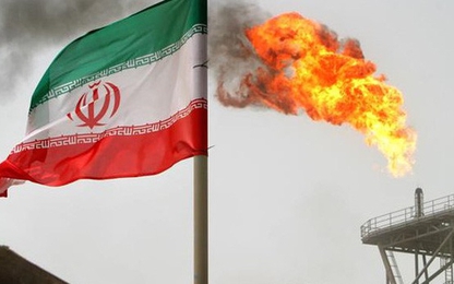 Vì sao giá dầu lại giảm mạnh khi Mỹ tuyên bố trừng phạt Iran ?