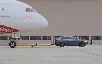 Tesla Model X đạt kỷ lục xe điện khỏe nhất, kéo được máy bay Boeing