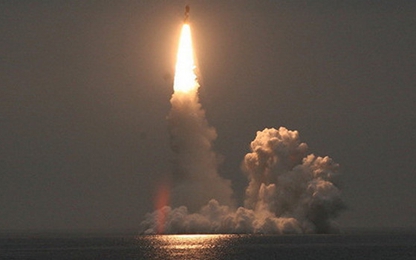 Tàu ngầm Nga lần đầu phóng loạt 4 ICBM hạng nặng