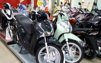 Xe máy đồng loạt tăng giá, dân buôn ăn chênh gần 6.000 tỷ