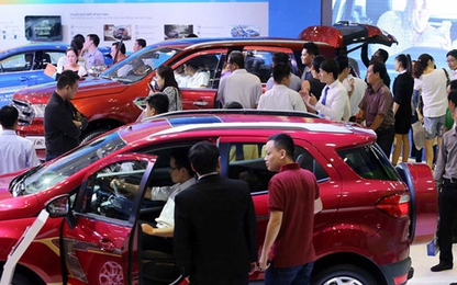 Thị trường xe hơi vào cuộc đua giảm giá