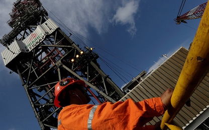 Giá dầu leo dốc giữa bão thương mại Mỹ-Trung