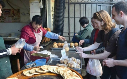 Vốn hóa Amazon lên tới 900 tỷ USD