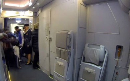 Nhà vệ sinh trên máy bay hoạt động như thế nào?