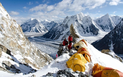 Drone giúp cứu mạng người đàn ông 65 tuổi mất tích khi chinh phục Himalaya