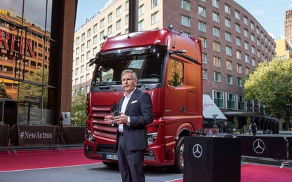 Mercedes-Benz trình làng xe tải cực kỳ hiện đại, có khả năng tự lái