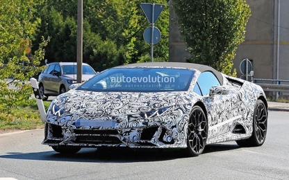 Siêu xe Lamborghini Huracan 2020 lần đầu “ló mặt” ngoài đường