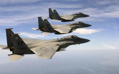 Máy bay chiến đấu đốt hết bao nhiêu dầu trong 1 giờ?