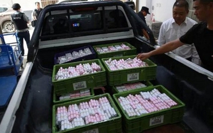 Trả tiền mua xe BMW giá 70 ngàn USD bằng cả tấn tiền xu