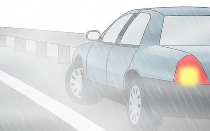 Lái ô tô dưới trời mưa liệu có bị sét đánh chết?