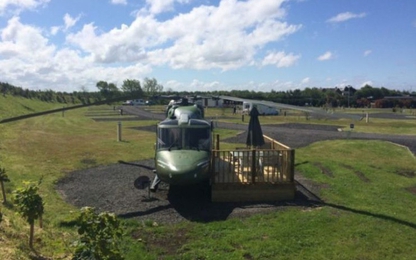 Chi tiền mua lại rồi biến trực thăng chiến đấu thành căn hộ Airbnb