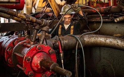 Giá dầu bất ngờ tăng mạnh nhất trong gần 2 tháng