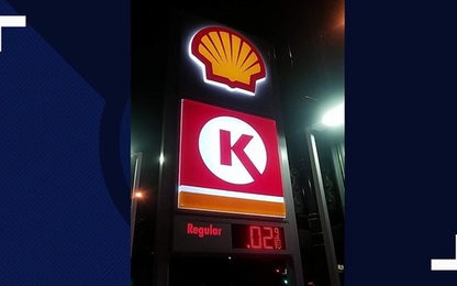 Gặp trục trặc, cây xăng Mỹ bán 3,8 lít xăng với giá 500 đồng