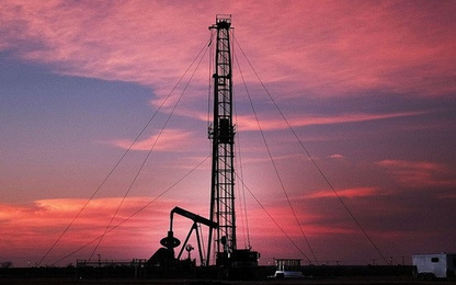 Giá dầu tăng vọt dù Fed nâng lãi suất đồng USD