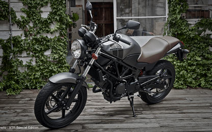 Naked bike Honda VTR “đời cuối” chốt giá từ 126 triệu