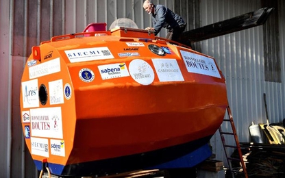 Người đàn ông 71 tuổi định vượt Đại Tây Dương bằng thùng gỗ