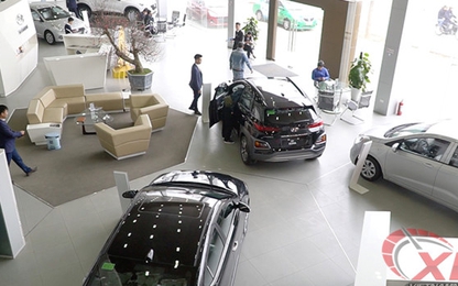 Sát Tết, xe ế giảm mạnh, khách lại là thượng đế