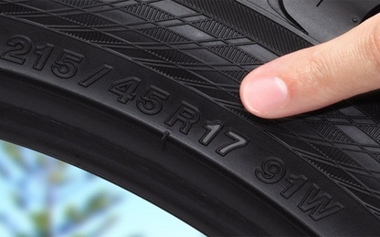 Phớt lờ con số trên lốp xe ô tô tài xế có ngày 'bỏ mạng'