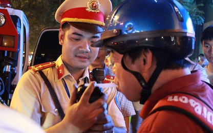 Mức phạt nào cho việc dừng xe ăn uống trên đường cao tốc?