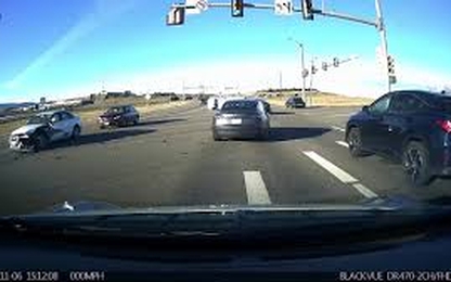 Tesla Model 3 dừng trong tích tắc để tránh tai nạn