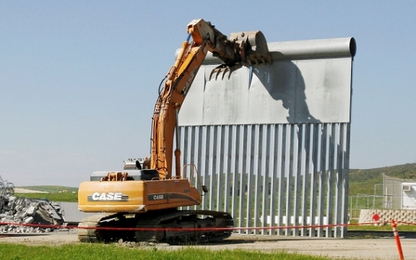 Mỹ: Nguyên mẫu bức tường biên giới bị dỡ bỏ