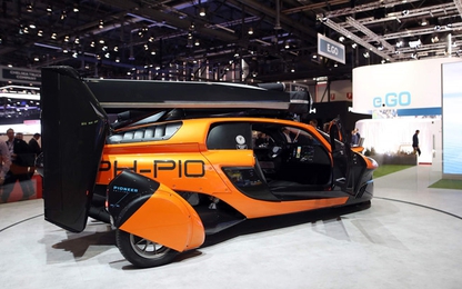 Xe bay đầu tiên đã được sản xuất, giá 600.000 USD