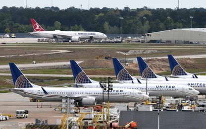 Áp lực bủa vây Boeing