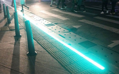 Đoạn vỉa hè rực sáng là giải pháp chống "zombie hiện đại" của Hàn Quốc