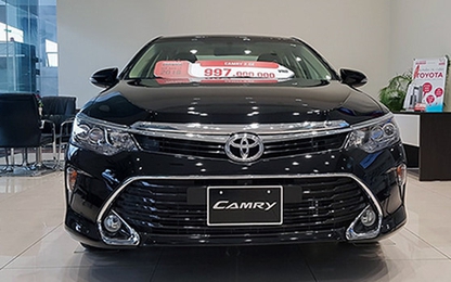 Camry giảm giá cả trăm triệu dọn đường cho thế hệ mới