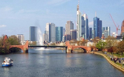 Đức sơ tán 600 người, phá quả bom 250 kg dưới đáy sông