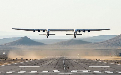 Chiếc máy bay 6 động cơ Boeing 747 lần đầu cất cánh