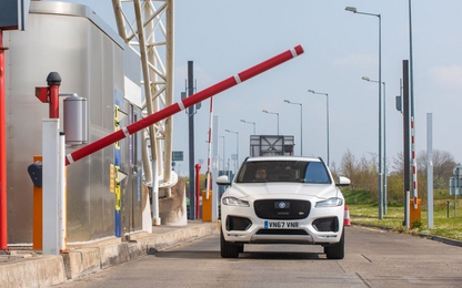 Jaguar Land Rover tích hợp công nghệ thu phí tự động cho xe hơi