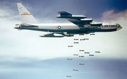 Tại sao bom tạo ra âm thanh huýt sáo khi chúng rơi?