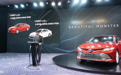 Chênh giá ô tô: Chính hãng vô can, đại lý chặt chém khách