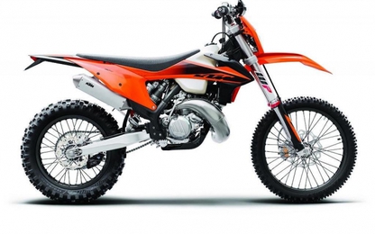 KTM đem động cơ 2 kỳ trở lại với dòng “cào cào” enduro 2020