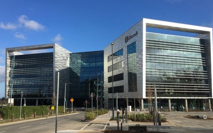 Vượt xa Apple, giá trị thị trường Microsoft cán mốc 1.000 tỷ USD