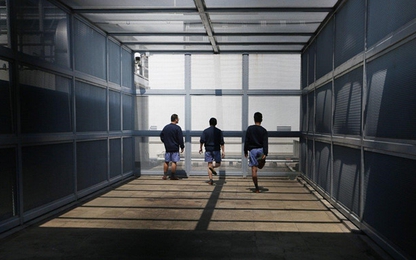 Hong Kong muốn cấp máy tính bảng cho tù nhân để tránh tụt hậu