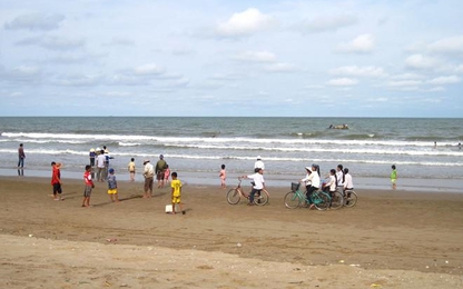 Hai du khách đuối nước tử vong khi tắm biển Hải Tiến